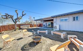 Joshua Tree Vacation Home With Private Hot Tub!
